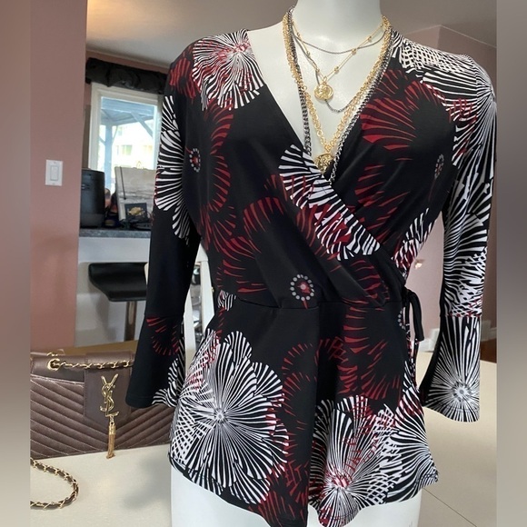 RICKI’S wrap front floral top Sz S - Picture 4 of 13